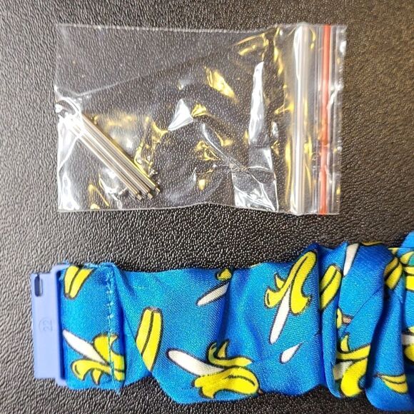 Fitbit Watch Band - 🍌 Banana 🍌 - Picture 3 of 4